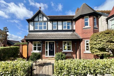 120 Queens Road, Llandudno, LL30 1TY