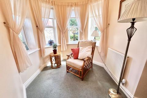 120 Queens Road, Llandudno, LL30 1TY