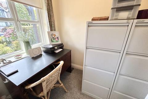 120 Queens Road, Llandudno, LL30 1TY