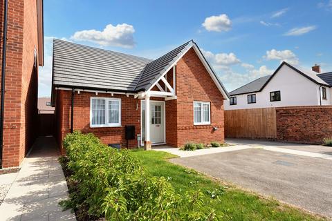 2 bedroom detached bungalow for sale, Wellington Road, Honeybourne, WR11