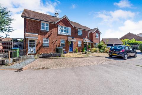 2 bedroom terraced house to rent, St Andrews Gardens, Cobham