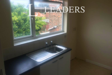 2 bedroom flat to rent, High Street, Gosberton