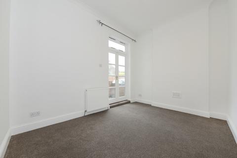 2 bedroom flat to rent, Windmill Road, TW8