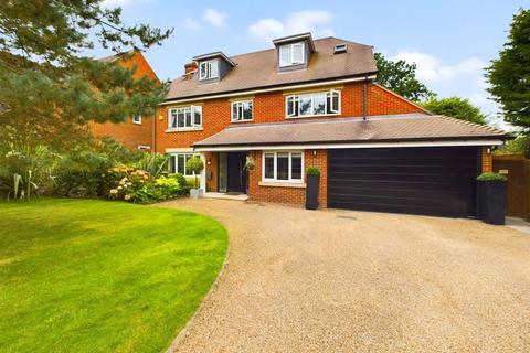 1 Newbery Close, Caterham, CR3 6GD