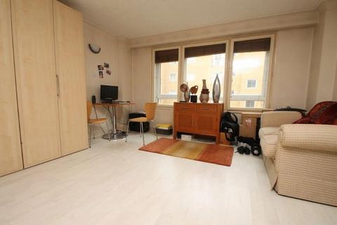 Studio to rent, The Highway, London