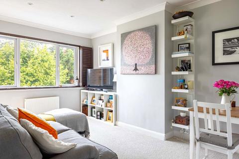 2 bedroom maisonette for sale, Heatham Park, Twickenham 11 mins' walk Station