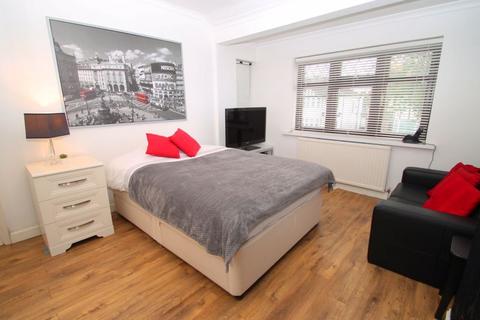 3 bedroom semi-detached house for sale, Barmouth Avenue, Greenford