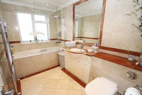 3 bedroom semi-detached house for sale, Barmouth Avenue, Greenford