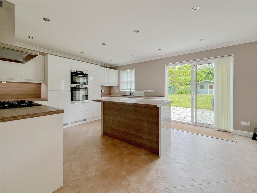 Kitchen/Breakfast Room