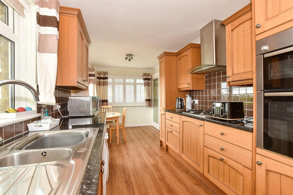 Kitchen/ Dining Room