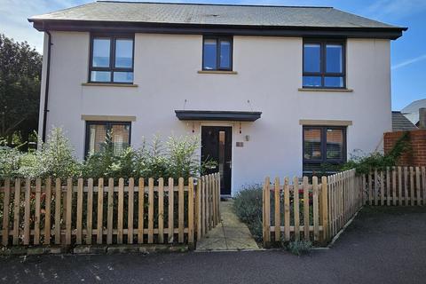 4 bedroom detached house to rent, Risborough Lines, Folkestone, CT20