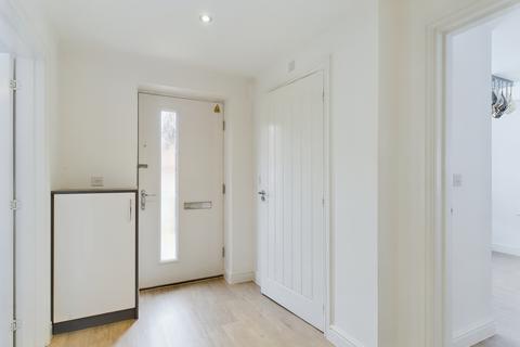 4 bedroom detached house to rent, Risborough Lines, Folkestone, CT20