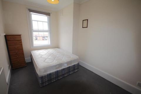 3 bedroom apartment to rent, Newington Green, London