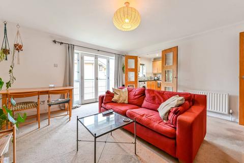 2 bedroom flat for sale, Green Lanes, Manor House, London, N4