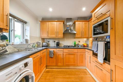 2 bedroom flat for sale, Green Lanes, Manor House, London, N4