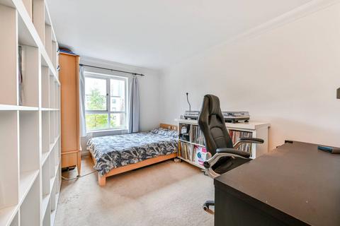 2 bedroom flat for sale, Green Lanes, Manor House, London, N4