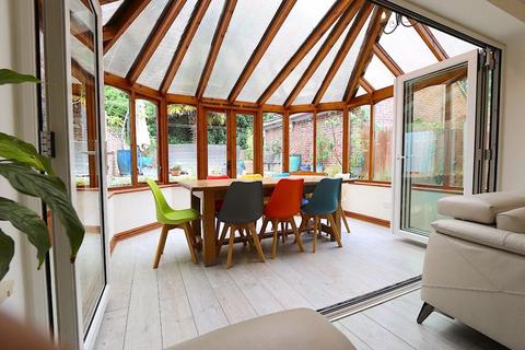 28 Brissenden Close, Upnor, Rochester, ME2 4XW