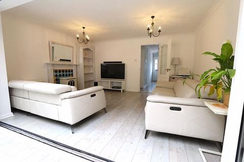 28 Brissenden Close, Upnor, Rochester, ME2 4XW