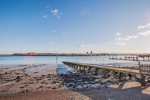 28 Brissenden Close, Upnor, Rochester, ME2 4XW