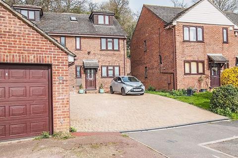 28 Brissenden Close, Upnor, Rochester, ME2 4XW