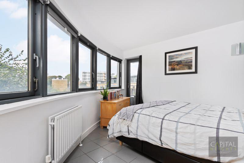 The Chronos Building, Mile End Road... 2 bed apartment - £2,750 pcm (£ ...