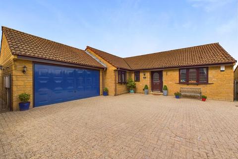 22 Fox Meadows, Crewkerne, TA18 7QW