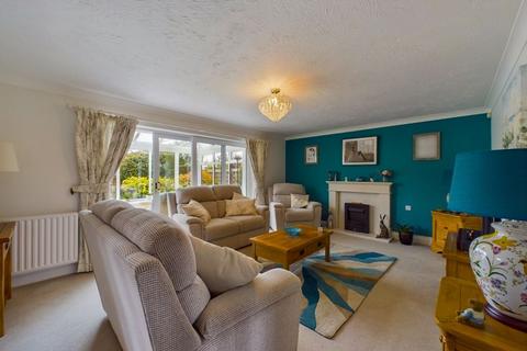 22 Fox Meadows, Crewkerne, TA18 7QW