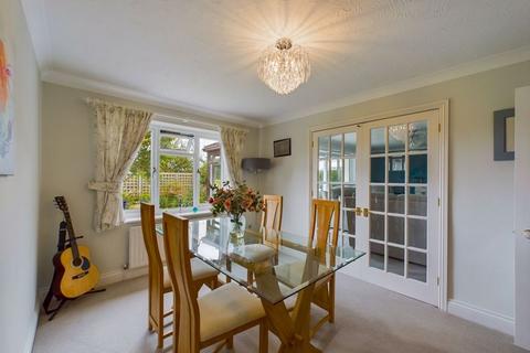 22 Fox Meadows, Crewkerne, TA18 7QW