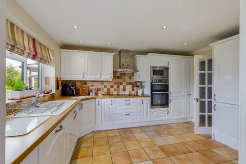 22 Fox Meadows, Crewkerne, TA18 7QW