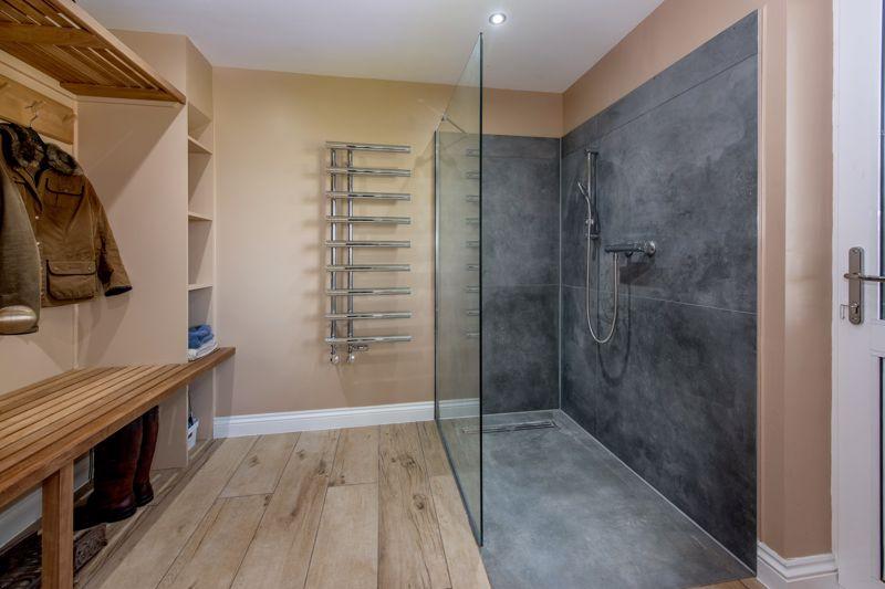 Boot room/shower