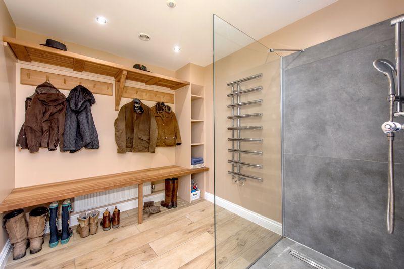 Boot room/shower