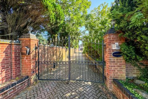 7 bedroom bungalow for sale, London Road, West Kingsdown, Sevenoaks, Kent, TN15