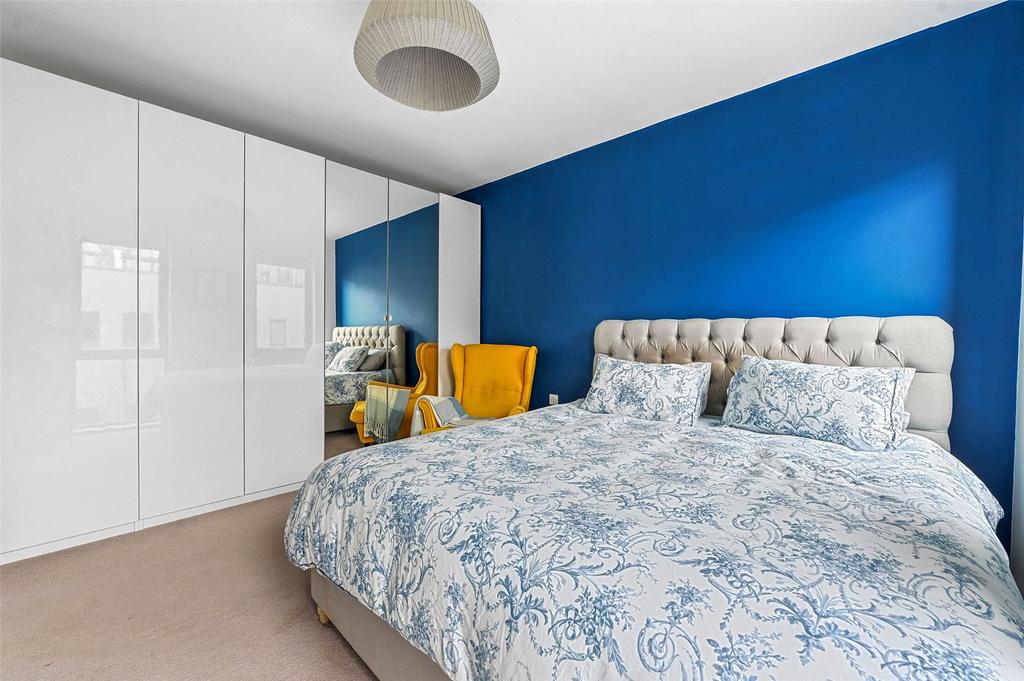 Elizabeth Court, E9