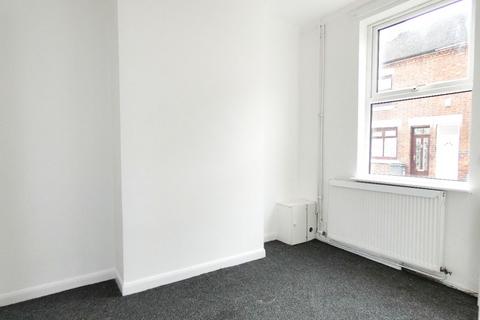 3 bedroom terraced house to rent, Boughey Street, Stoke-on-Trent, ST4 5RN
