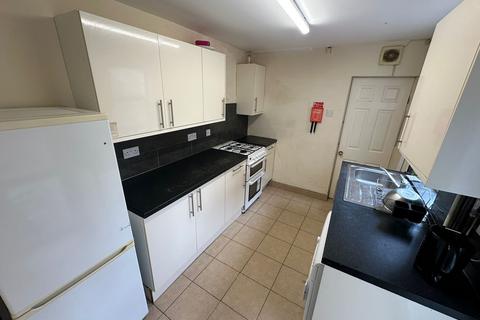 4 bedroom terraced house to rent, Villiers Street, Leamington Spa