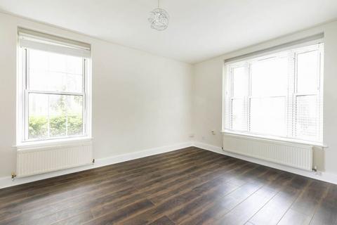 2 bedroom flat to rent, W2
