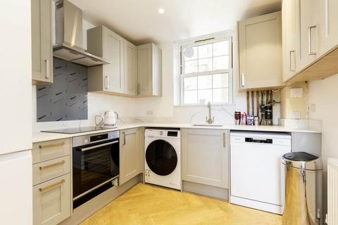 2 bedroom flat to rent, W2