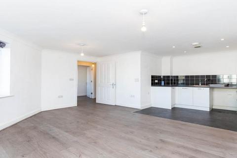 2 bedroom flat to rent, N13