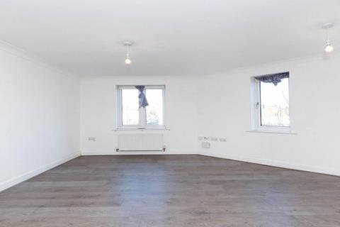 2 bedroom flat to rent, N13