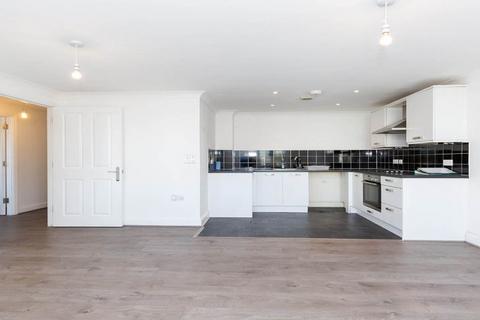 2 bedroom flat to rent, N13