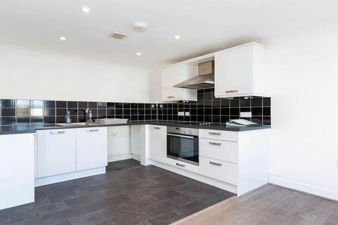 2 bedroom flat to rent, N13