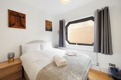 Flat 3, 13 Lower Marsh, London, SE1 7RJ