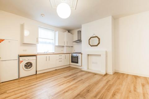 2 bedroom end of terrace house to rent, King Street, Leeds LS27