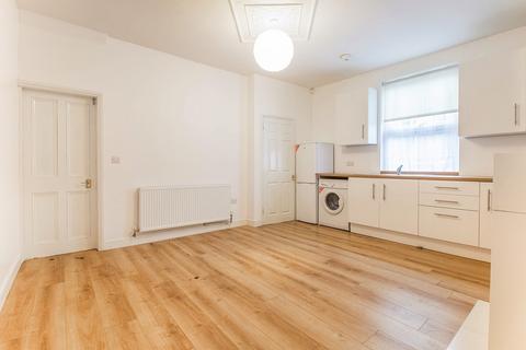 2 bedroom end of terrace house to rent, King Street, Leeds LS27