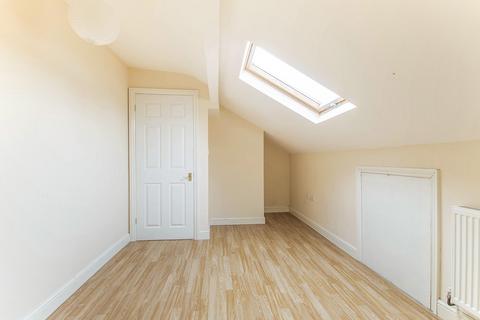 2 bedroom end of terrace house to rent, King Street, Leeds LS27