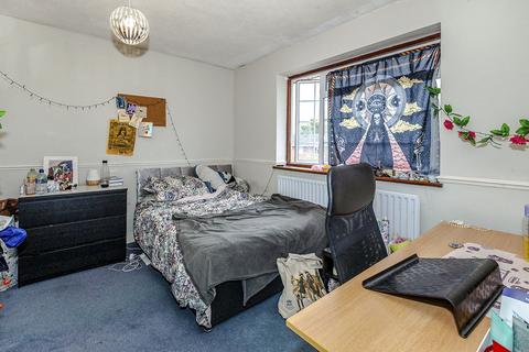 4 bedroom semi-detached house to rent, Elmbank Avenue, Egham TW20