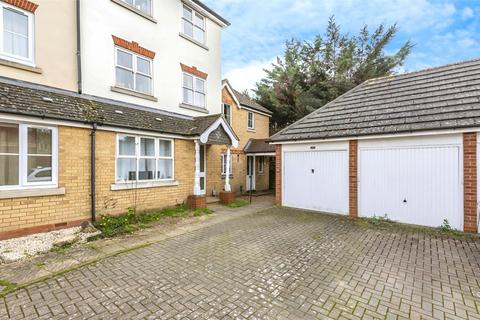 4 bedroom terraced house to rent, Nightingale Shott, Surrey TW20