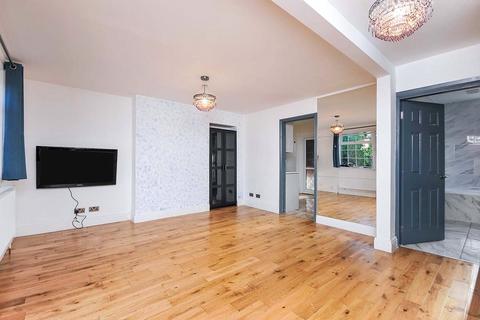 4 bedroom end of terrace house to rent, Edgeworth Road, London SE9