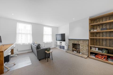 2 bedroom flat to rent, Quicks Road, SW19