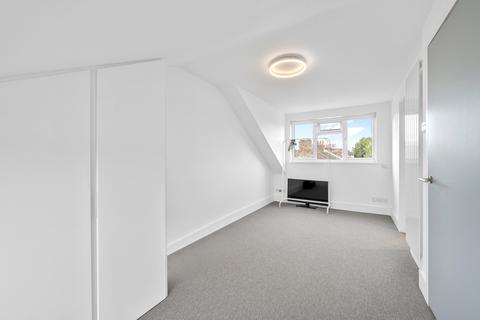 2 bedroom flat to rent, Quicks Road, SW19